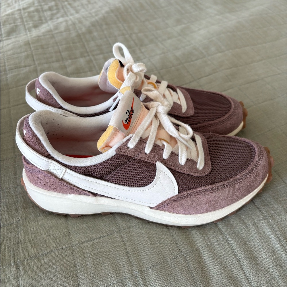 Nike Women's Waffle Debut Sneaker Low in Plum
